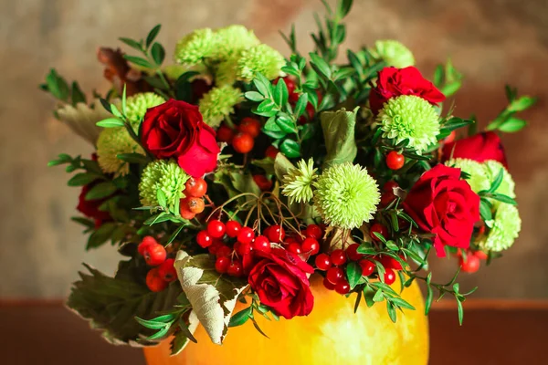 Bouquet Flowers Pumpkin Rustic Background — Stock Photo, Image