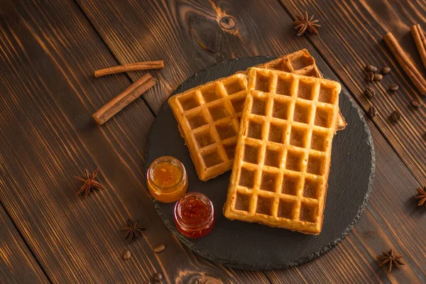 Закрыть Бельгийские Вафли Завтрак — стоковое фото