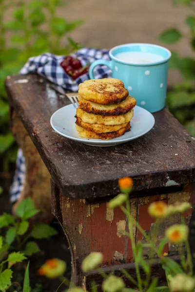 Läckra Pannkakor Med Blåbär Och Honung — Stockfoto