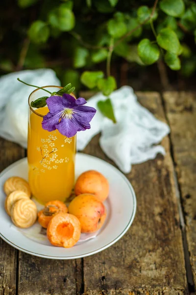 Fresh Apricot Juice Cookies Ripe Fruits — Stock Photo, Image