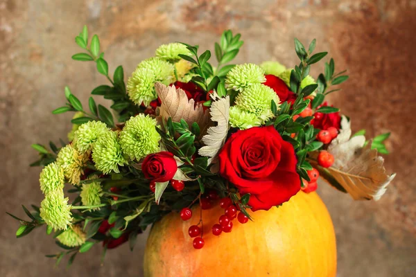 Bouquet Flowers Pumpkin Rustic Background — Stock Photo, Image