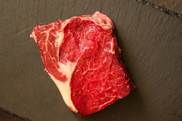 Raw Steak Pro Gril Zavřít — Stock fotografie