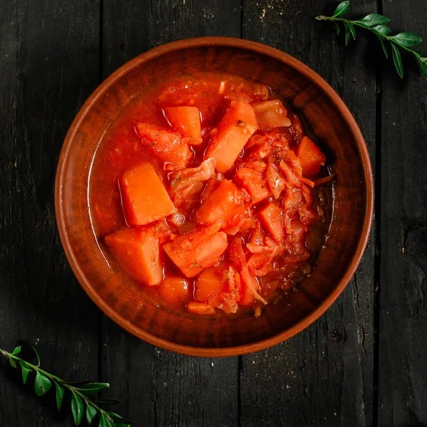 红番茄汤 罗宋汤 新鲜第一道菜 肉及蔬菜肉汤 — 图库照片
