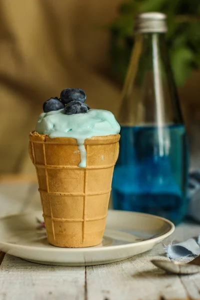 蓝莓蓝冰淇淋 — 图库照片