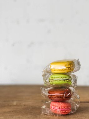 Renkli makaronlar, yaklaşın.