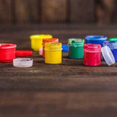 Paskalya yumurtalarını boyamak için boya 