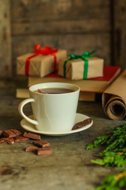 Noel arkaplanındaki bir fincan çayı kapat.