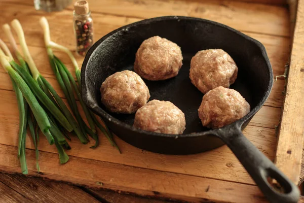 Albóndigas Sin Cocer Cerca —  Fotos de Stock