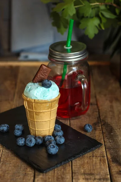 Blaues Eis Mit Blaubeeren — Stockfoto