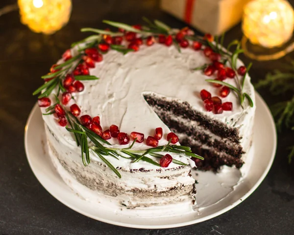 Chocolate Cake Cream Decorated Pomegranate Seeds — Stock Photo, Image