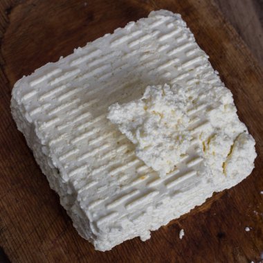 Ev yapımı süzme peynir.