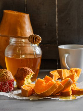 Olgun balkabağı dilimli bal