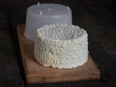 Ev yapımı süzme peynir.