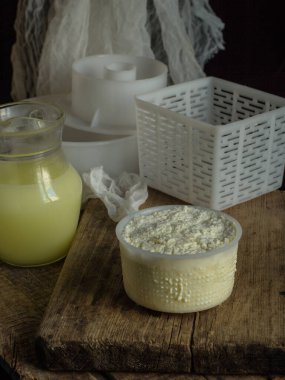 Ev yapımı süzme peynir.