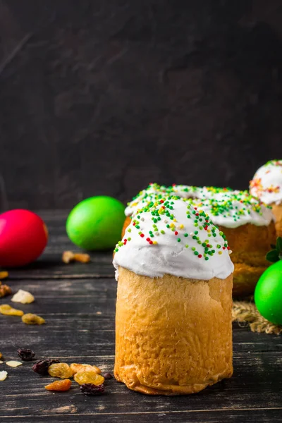 Widok Bliska Pyszne Tradycyjne Ciasta Wielkanocne Ozdobione Lukrem Posypką Kolorowe — Zdjęcie stockowe