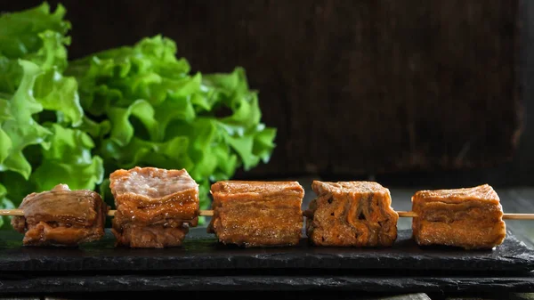 Grillezett Lazacszelet Salátával — Stock Fotó