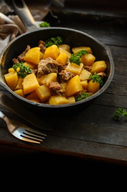 Etli fırında patates