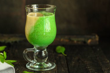 Cam bardakta sebze püresi