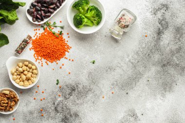 yabani pirinç, sağlıklı gıda konsepti (baklagiller, pirinç, mikro yeşiller ve diğerleri)