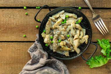 Tavada baharat ve şifalı mantar. 