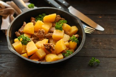 Etli fırında patates