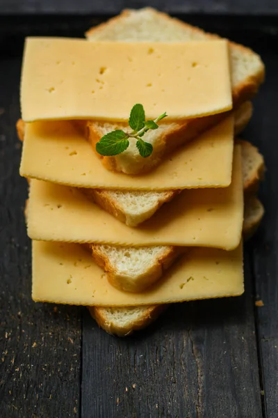 Бутерброды Ломтиками Сыра — стоковое фото