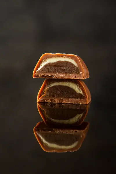 Közeli Csokoládé Cukorka Fele — Stock Fotó