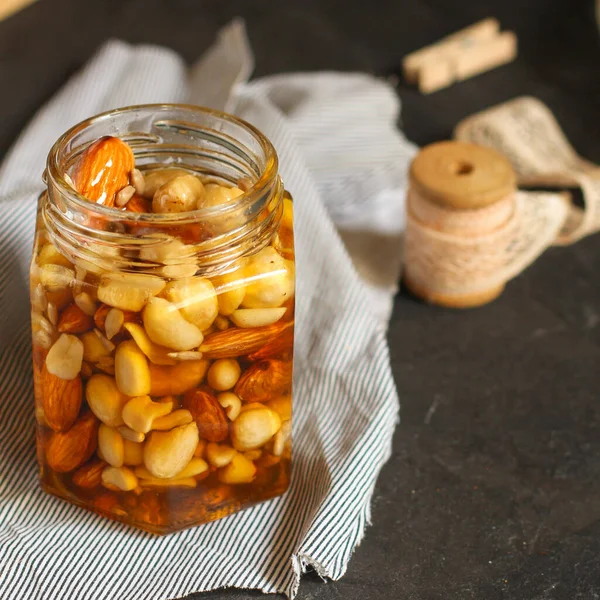 Kacang Penutup Sehat Dengan Madu — Stok Foto