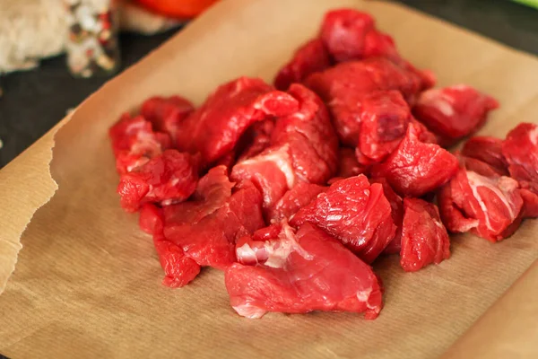生肉肉片切碎 — 图库照片