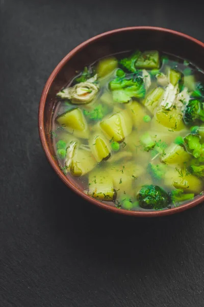 Soep Met Broccoli Aardappel Kippenvlees Erwten — Stockfoto