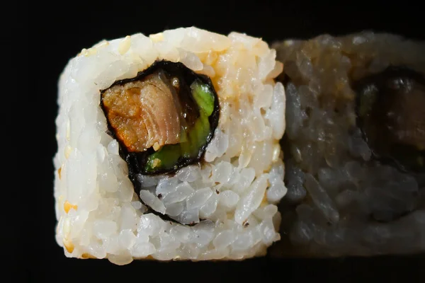 Närbild Läckra Sushi Som Svart Bakgrund — Stockfoto