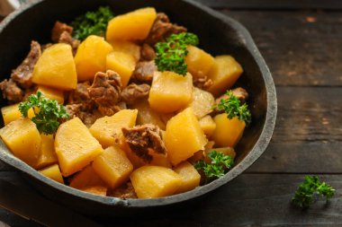 Etli fırında patates