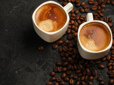 Bardakları latteyle kapat.