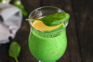 Cam bardakta sebze püresi