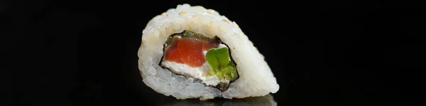 Vista Vicino Delizioso Sushi Impostato Sfondo Nero — Foto Stock