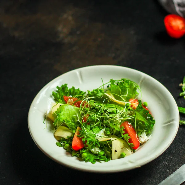 Salada Com Verduras Frescas Verdes — Fotografia de Stock