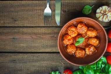 Domates soslu köfte.