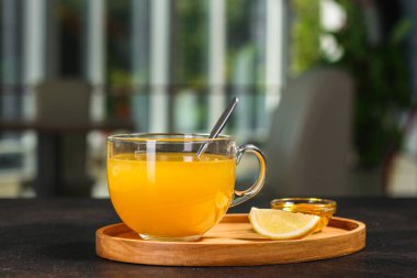 Limonlu çay ve bal.