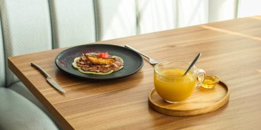 Domuz etli kabak ve fırında patates. 