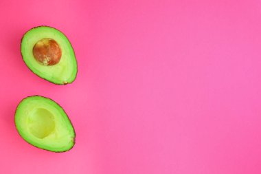 avokado üst görünümü yarıya indirir