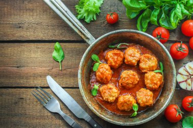 Domates soslu köfte.