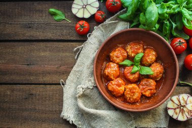 Domates soslu köfte.