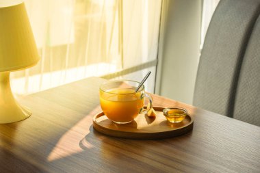 Limonlu çay ve bal.