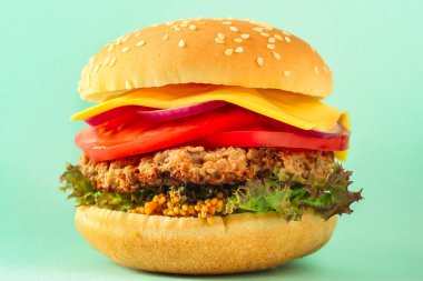 Lezzetli hamburgeri kapat. 