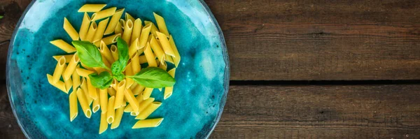 Pâtes Avec Sauce Pesto Sur Fond Bois — Photo