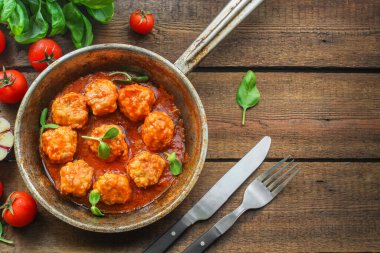 Domates soslu köfte.