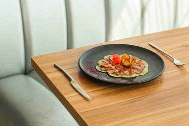 Domuz etli kabak ve fırında patates. 