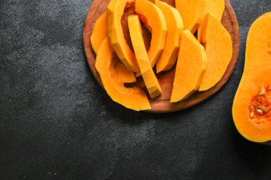 balkabağı dilimleri yakın.