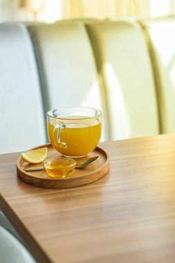 Limonlu çay ve bal.