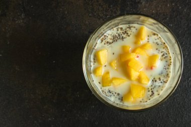 Şeftalili chia pudingi